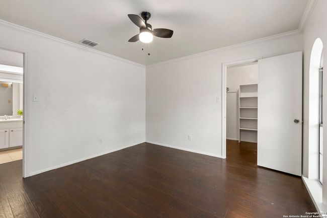 6210 Meadow Grv, House other with 3 bedrooms, 2 bathrooms and null parking in Windcrest TX | Image 4