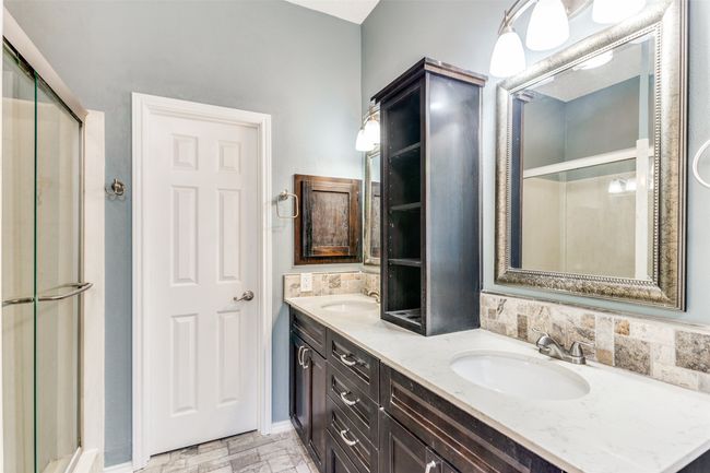 Separate shower and double sinks in primary en suite | Image 19