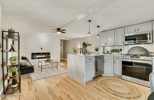 3 Avenue D, Port Monmouth, NJ, 07758-1547 | Card Image