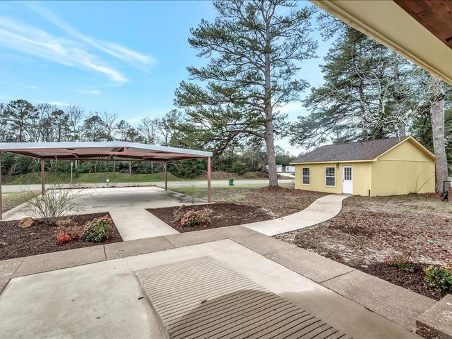 921 S Market St, House other with 3 bedrooms, 2 bathrooms and 4 parking in Grapeland TX | Image 5