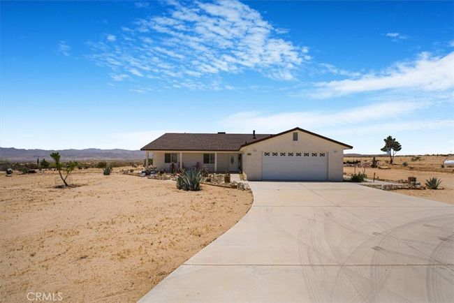 61975 Old Chisholm Trl, House other with 3 bedrooms, 3 bathrooms and 2 parking in Joshua Tree CA | Image 5