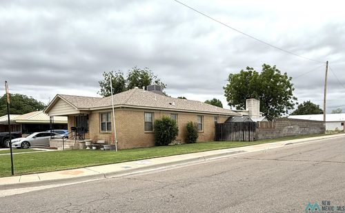 813 W Mann Ave, Artesia, NM, 88210-2307 | Card Image