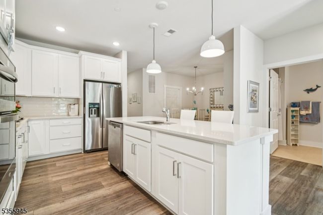 UNIT-103 - 2 Vanderbilt Blvd, Townhouse with 2 bedrooms, 2 bathrooms and null parking in Florham Park NJ | Image 4