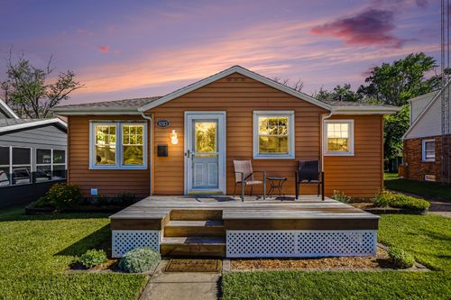 1203 Orchard Ave, Saint Joseph, MI, 49085-2115 | Card Image