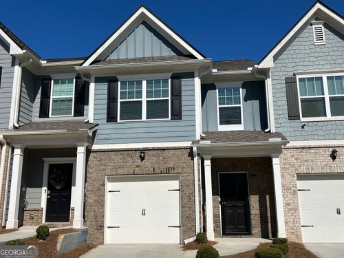 67 Chastain Cir, Newnan, GA, 30263-8640 | Card Image