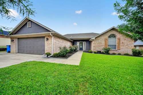 1665 Nottingham Dr, Kaufman, TX, 75142-9572 | Card Image