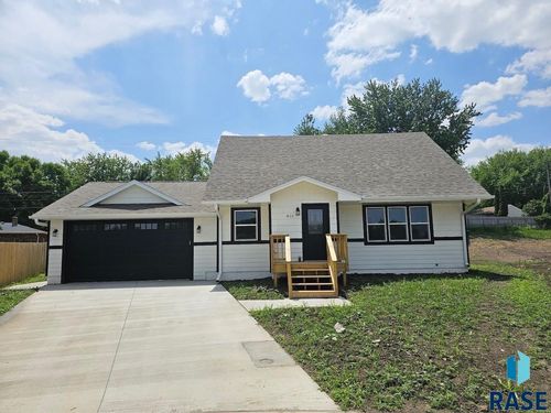 813 S Edward Cir, Sioux Falls, SD, 57103-2568 | Card Image