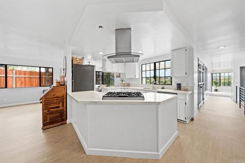 10532 Madrid Way, Spring Valley, CA, 91977-1917 | Card Image