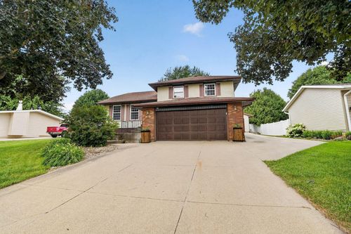 332 Sunny Lane St, Denver, IA, 50622-9543 | Card Image