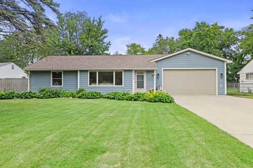 2095 Blomquist Ave, White Bear Lake, MN, 55110-4701 | Card Image
