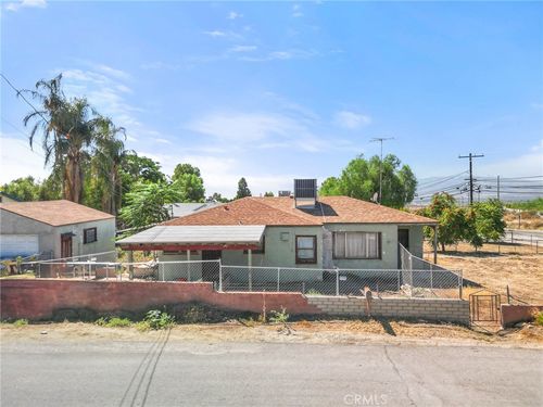 1393 Ward Way, Mentone, CA, 92359-9734 | Card Image