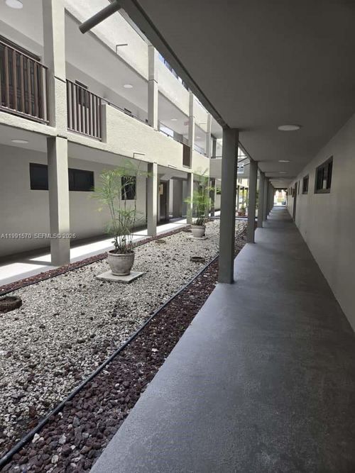 apt-9-5 Olive Dr, Hialeah, FL, 33010-5251 | Card Image