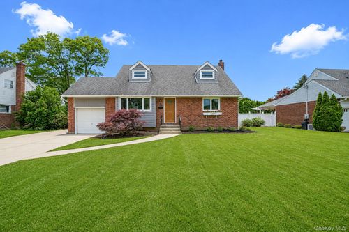 192 W 18th St, Deer Park, NY, 11729-4917 | Card Image