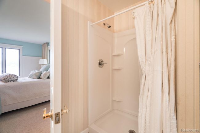 Stand Up Shower | Image 19