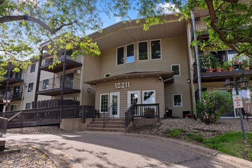 apt-208-10211 Cedar Lake Rd, Minnetonka, MN, 55305-3246 | Card Image