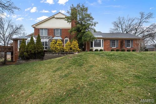 330 Morristown Ct, Chesterfield, MO, 63017-3426 | Card Image