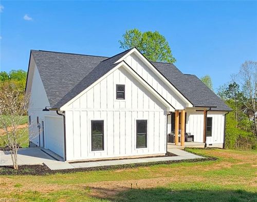 3991 Poplar Springs Rd, State Road, NC, 28676-8885 | Card Image