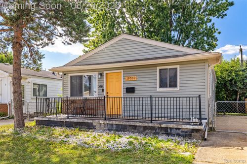 19782 Woodward St, Clinton Twp, MI, 48035-4734 | Card Image