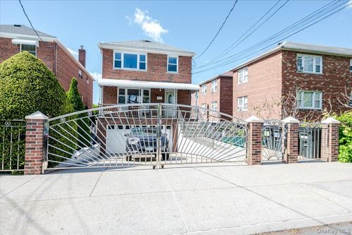 3166 Spencer Drive, New York, NY, 10465 | Card Image