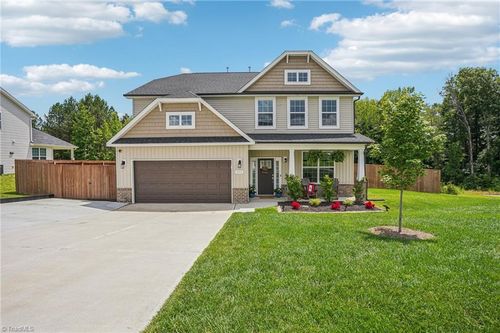 673 Mahogany Dr, Thomasville, NC, 27360-9729 | Card Image