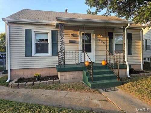 909 Madison Ave, Wood River, IL, 62095-2208 | Card Image