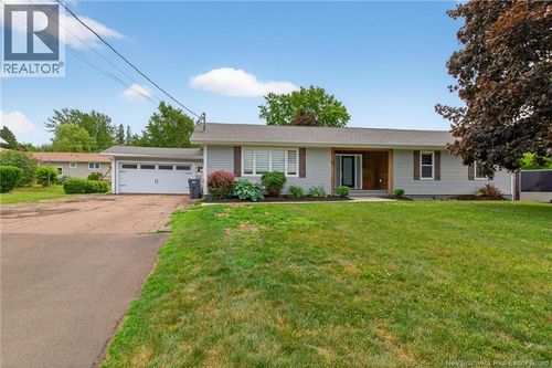 62 Rue Avalon, Dieppe, NB, E1A1J9 | Card Image