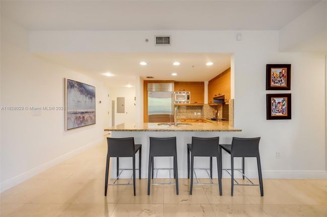 305 - 3540 Main Hwy, Condo with 2 bedrooms, 2 bathrooms and null parking in Coconut Grove FL | Image 6