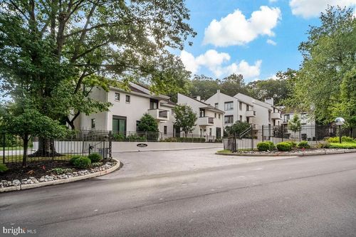 6-6 Ile Dhuyere, DEVON, PA, 19333-1074 | Card Image