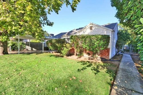 3811 43rd Street, Sacramento, CA, 95820 | Card Image