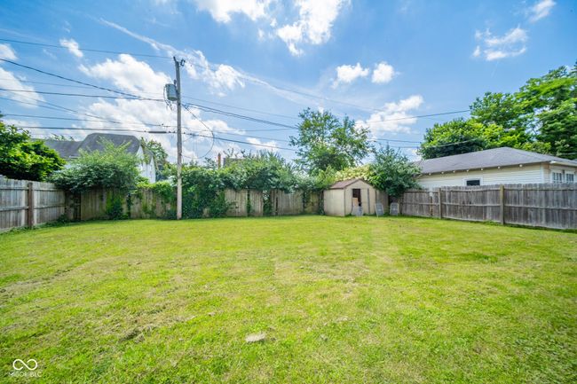 with enclosed privacy fence | Image 21