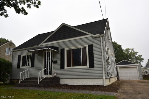 565 E Hopocan Ave, Barberton, OH, 44203-3101 | Card Image