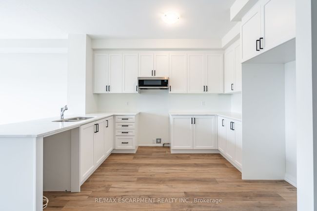 189 Lormont Blvd, House attached with 3 bedrooms, 3 bathrooms and 1 parking in Stoney Creek ON | Image 7