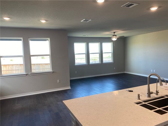 670 Pepperbark Loop, House other with 4 bedrooms, 3 bathrooms and null parking in Buda TX | Image 7