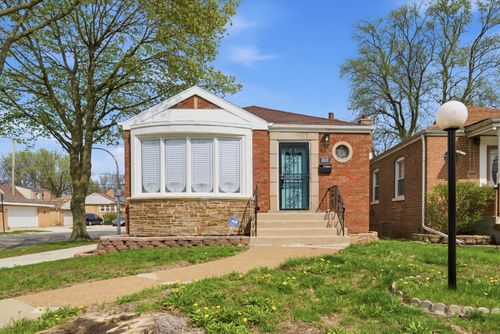 8801 S Clyde Ave, Chicago, IL, 60617-2904 | Card Image