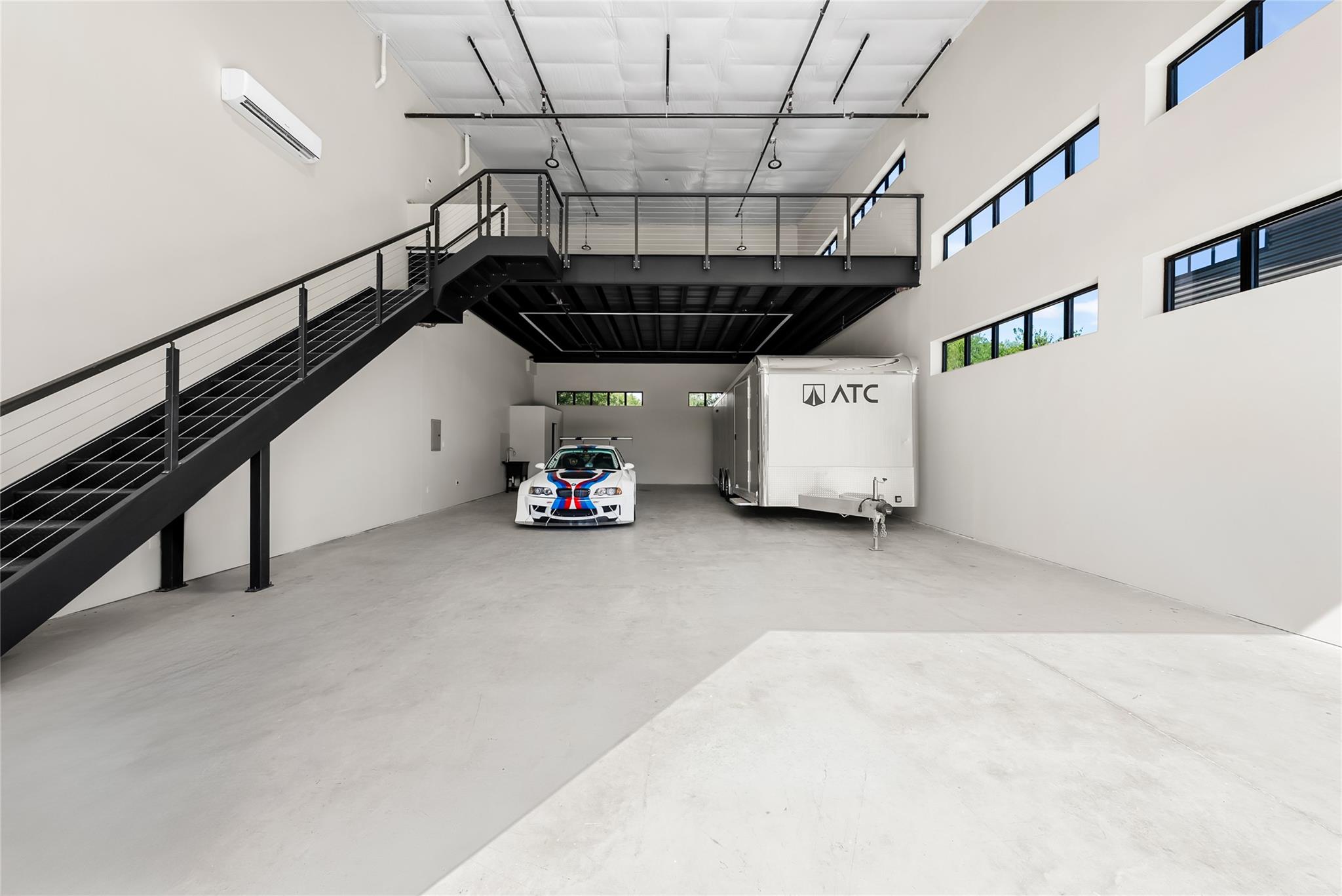 Commercial Sale in Del Valle 4