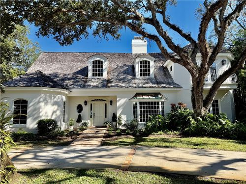 1086 Winding River Rd, Vero Beach, FL, 32963-2566 | Card Image