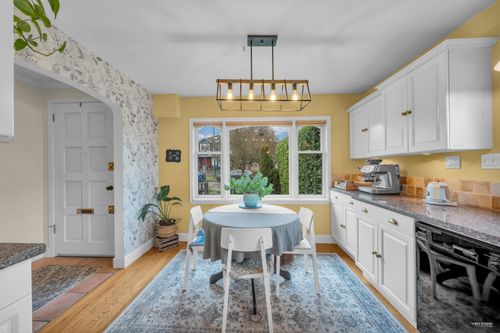 378 E 59th Avenue, Vancouver, BC, V5X1X9 | Card Image