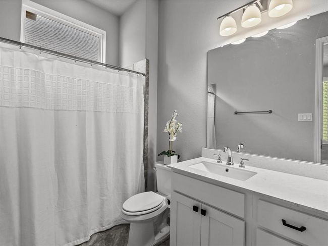 Private bath to bedroom 2 | Image 25