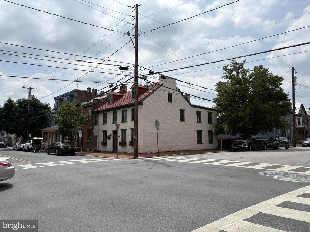 78 W Pomfret St, Carlisle, PA 17013