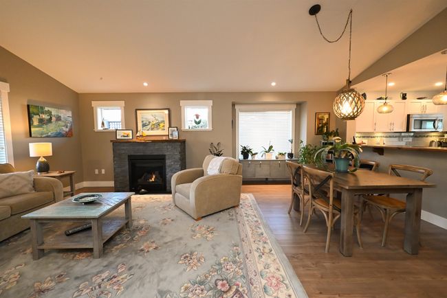 6251 Oracle Rd, House other with 3 bedrooms, 2 bathrooms and null parking in Sechelt BC | Image 8