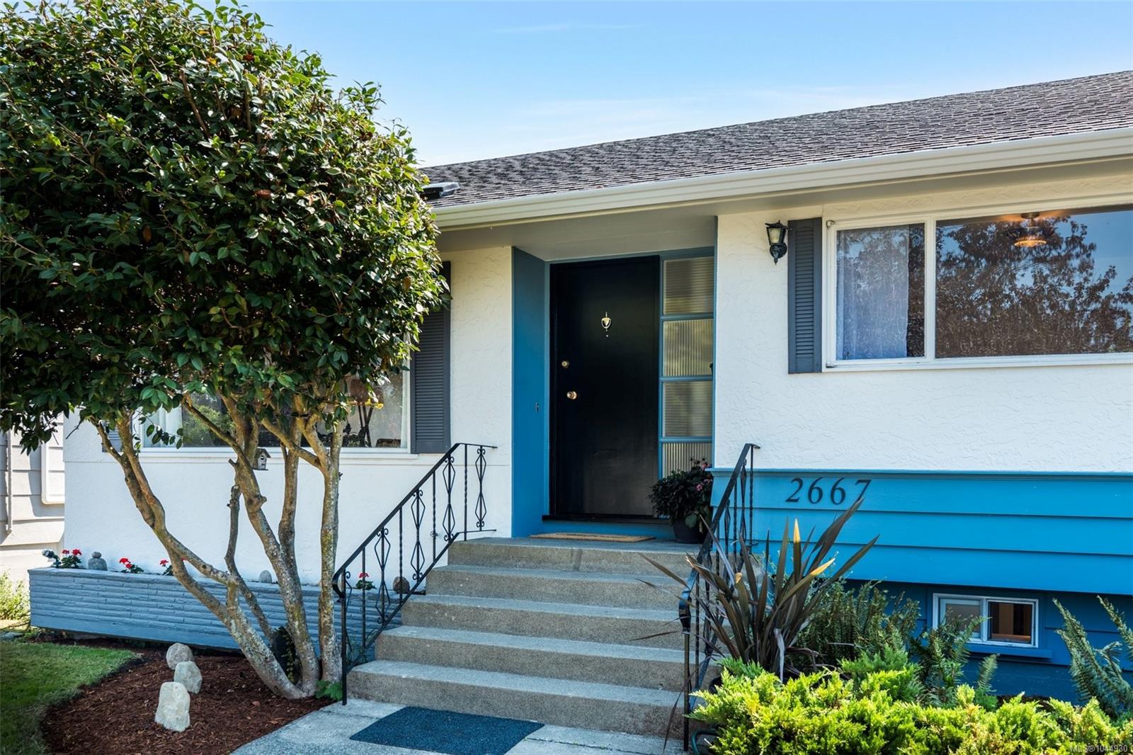 Residential in Oak Bay 5