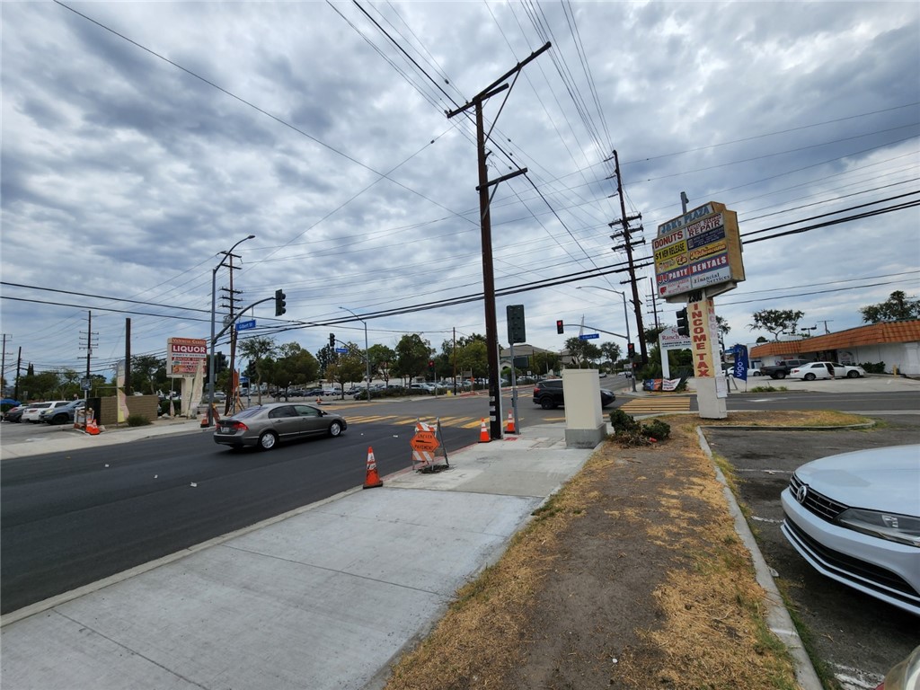 2300 W Valencia Dr, Fullerton, CA 92831