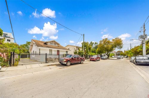 127 Sw 7th Ave, Miami, FL, 33130-2307 | Card Image