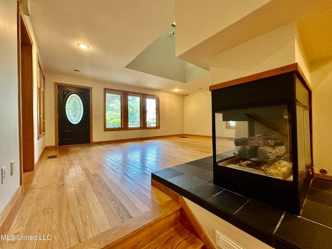 family room to front door | Image 6