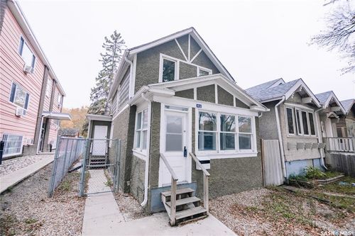 1932 Quebec St, Regina, SK, S4P1J7 | Card Image