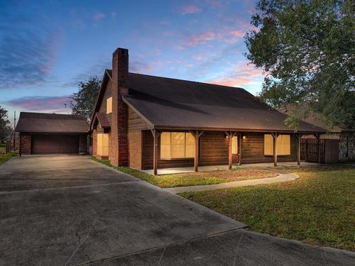 3105 Price St, Nederland, TX, 77627-4720 | Card Image