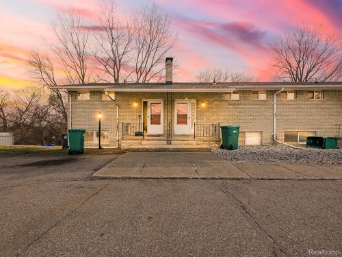 149 Huronview Ct, White Lake, MI, 48386-3510 | Card Image