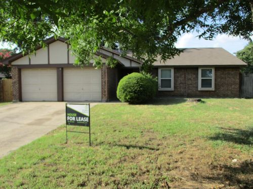 912 Shell Ct, Bedford, TX, 76022-7669 | Card Image
