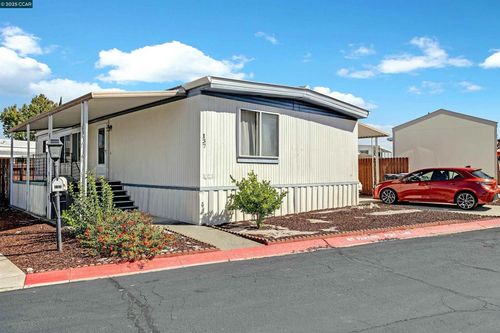 137 Valencia Dr, Fairfield, CA, 94533-2870 | Card Image