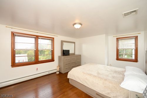 4 Mary St, Hawthorne, NJ, 07506-3518 | Card Image